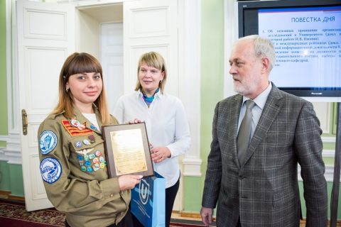 Студенческий отряд проводников «Голубая Стрела» четвертый год подряд пополняет целевой капитал ТГУ коллективным пожертвованием.